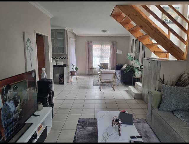 3 BEDROOM TOWNHOUSE FOR SALE IN WATERVAL EAST